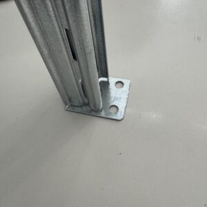 Piedino metallico per il fissaggio